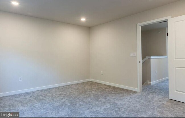 Building Photo - 71 Four Leaf Dr