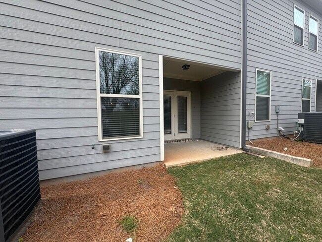 Building Photo - Spacious and Well-Appointed 3BR/2BA Home in Flowery Branch