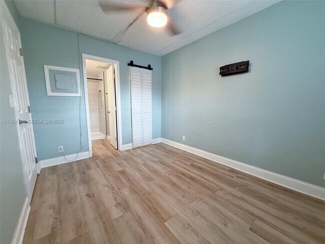 Building Photo - 3211 SW 44th St