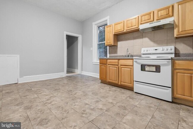 Building Photo - 3545 N 11th St