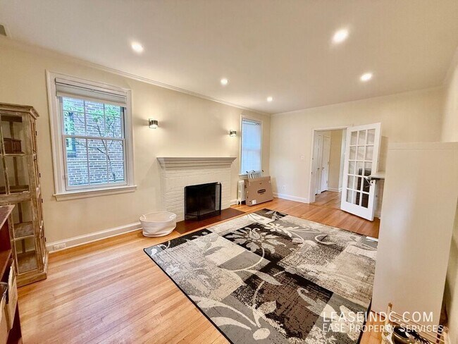 Building Photo - 4825 Butterworth Pl NW