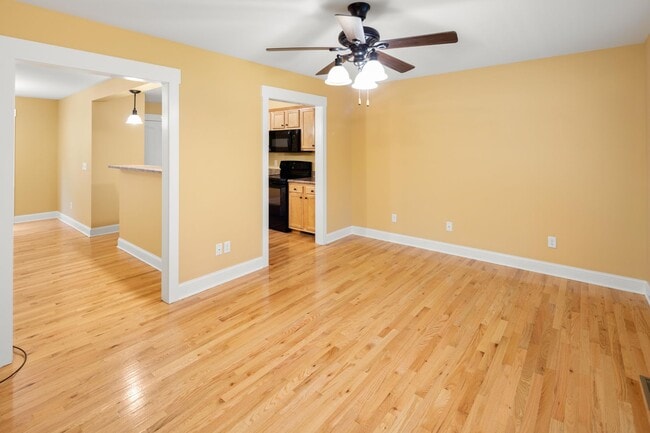 Building Photo - Sweet Two-Story Cottage