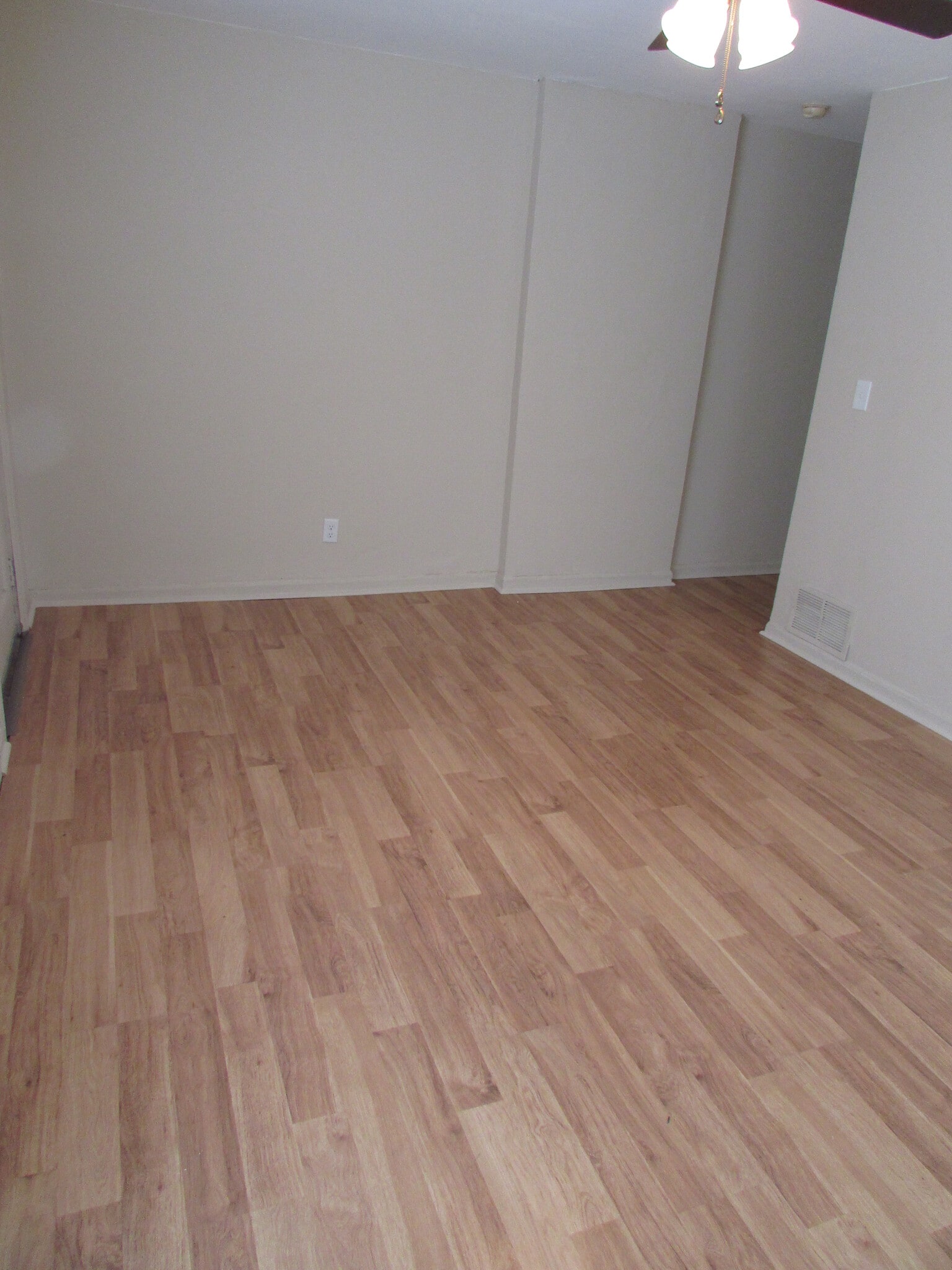 Building Photo - 2276 Hiawatha Park Dr