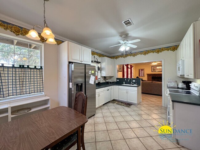 Building Photo - Furnished 4BR Waterfront Home in Fort Walt...