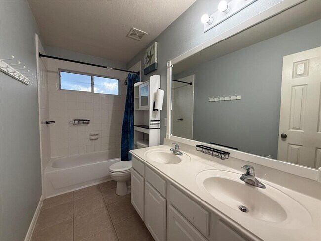 Building Photo - 10204 Dawn Brook Dr
