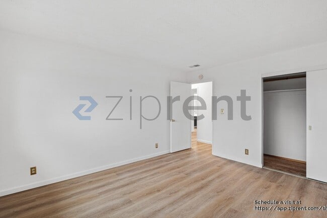 Building Photo - 60 Deerhaven Pl