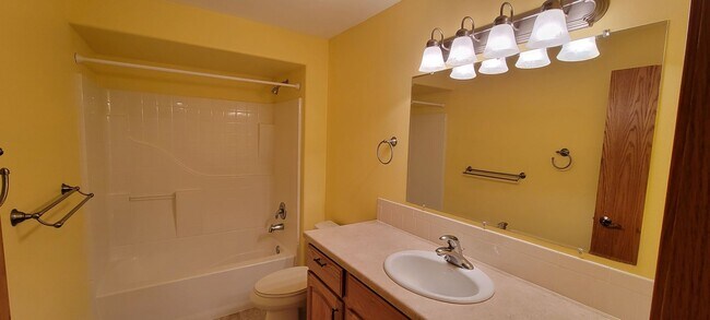 Building Photo - HUGE!  4 Bed Family Home in Mead Available...