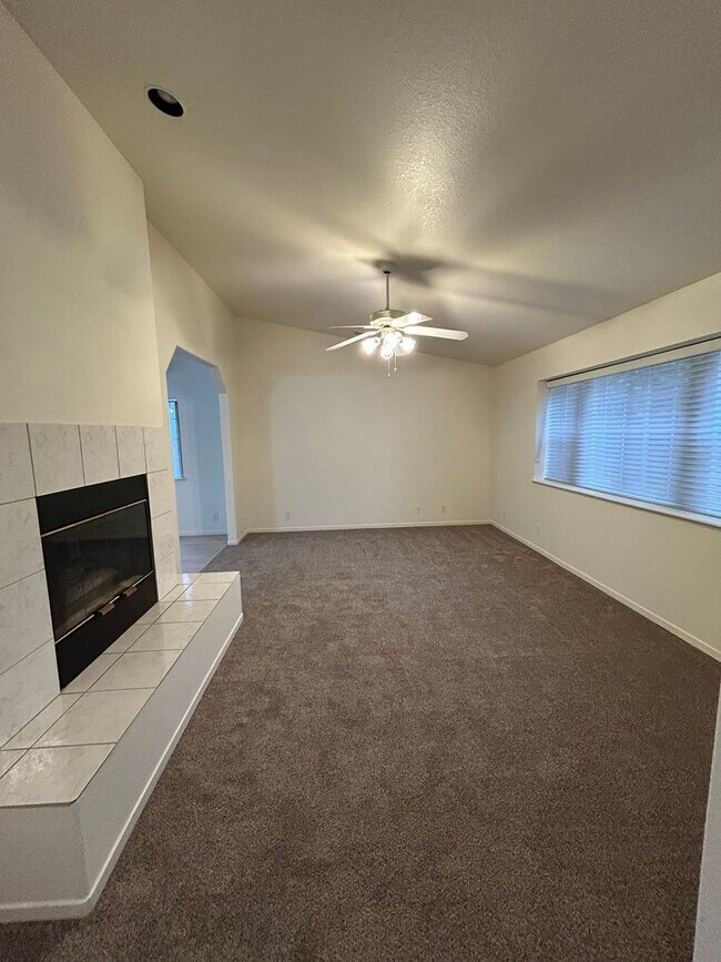 Building Photo - MOVE IN SPECIAL...$500 OFF OF THE 1ST MONT...
