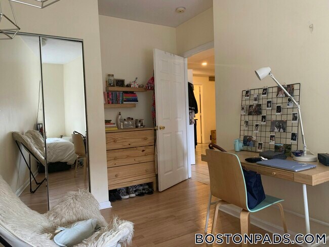 Building Photo - 220 Hanover St