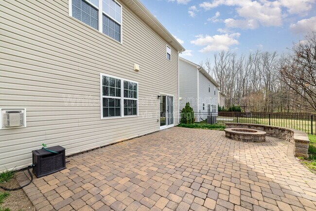 Building Photo - 7922 Kelburn Ln