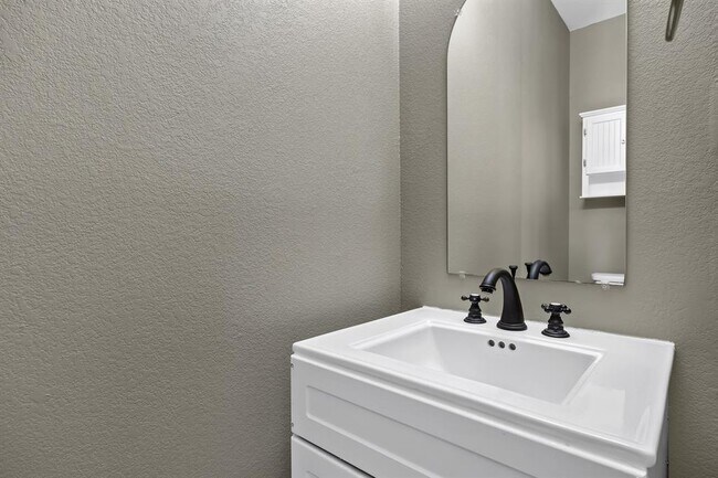 Building Photo - 8404 Tyhurst Dr