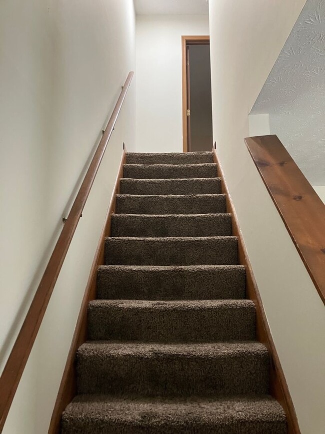 Building Photo - Spacious 2-Bedroom Living in a Quiet Commu...