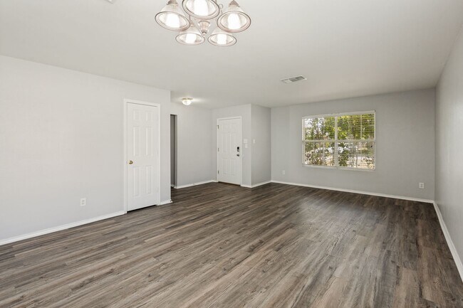 Building Photo - 153 Hanging Moss Dr