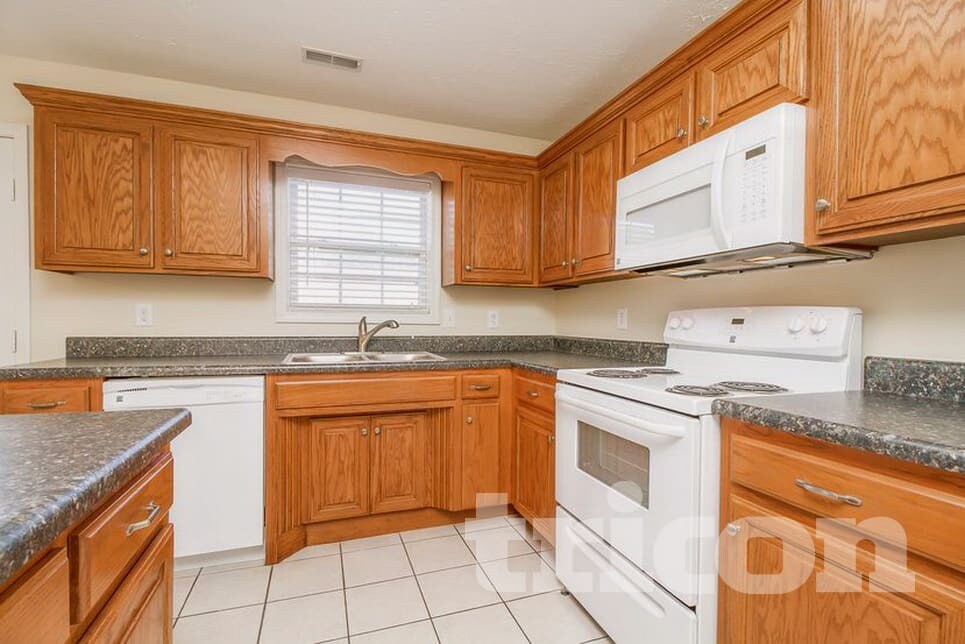 Building Photo - 9009 Macbeth Dr