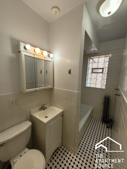 Building Photo - 916 Reba Pl