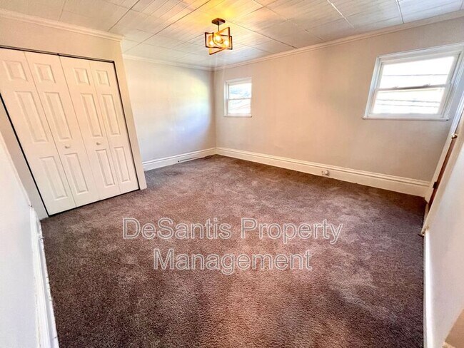 Building Photo - 210 18th St