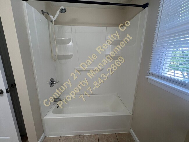 Building Photo - 2 Bedroom, 1.5 Bath in Dallastown