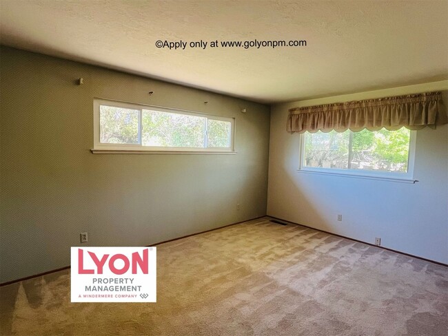 Building Photo - Darling, Spacious 3/2 House in Elk Grove w...