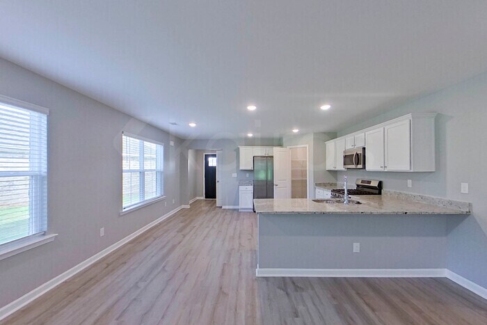 Building Photo - 661 June St