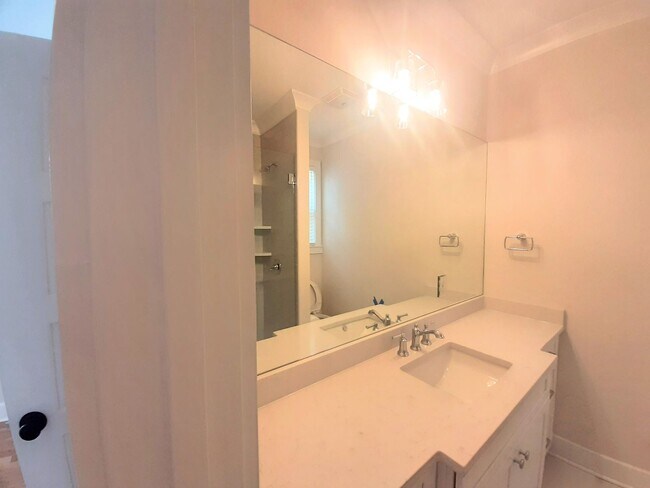 Building Photo - Beautiful 3 Bedroom, 3 Bathroom New Constr...