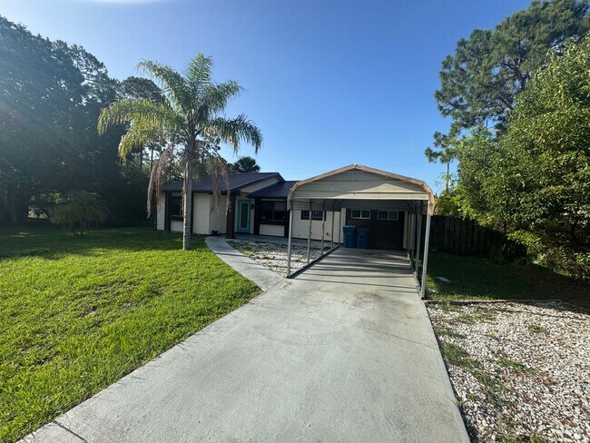 Building Photo - 3 Bedroom 1 Bath Home with Fully Fenced Backyard for Rent in SE Palm Bay