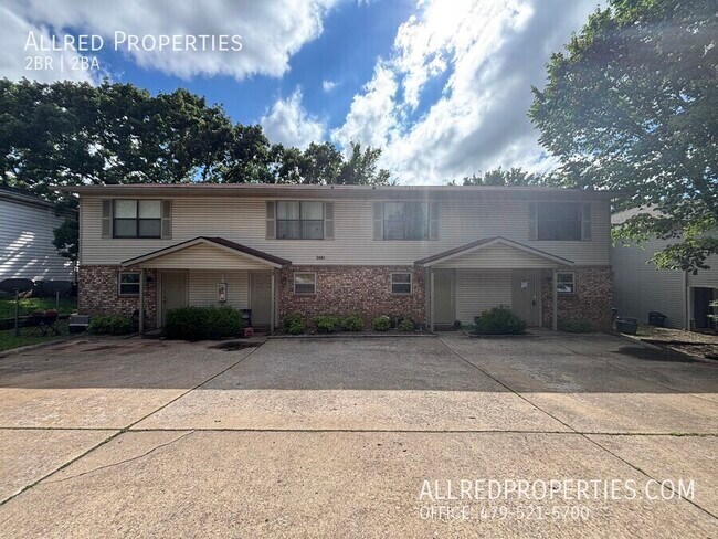 Primary Photo - 2481 N Brophy Ave