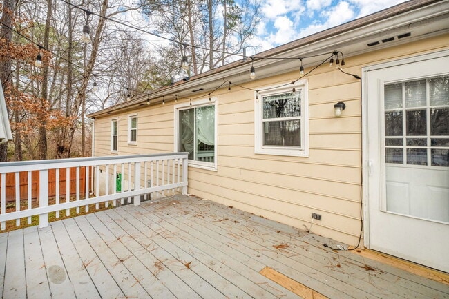 Building Photo - 8323 Outpost Cir