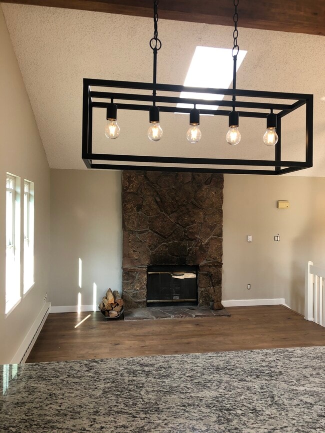 Building Photo - 30803 Hilltop Dr