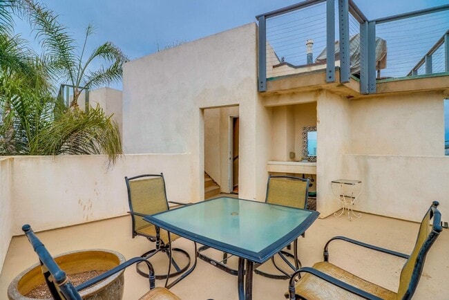 Building Photo - Private Rooftop Deck South Mission Beach