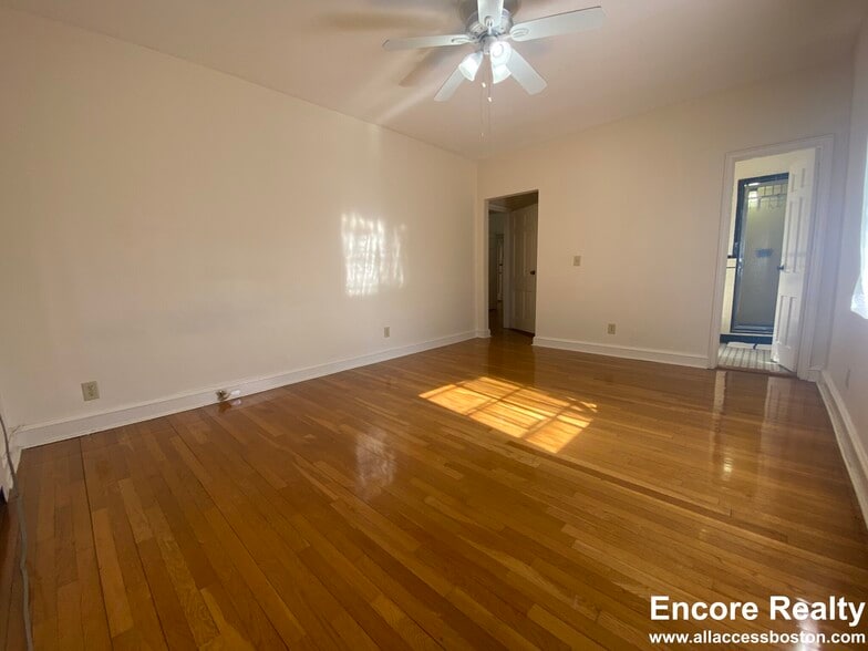 Building Photo - 61 Longwood Ave