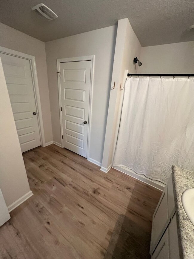 Building Photo - Woodlands 4 bed 2 bath gem !
