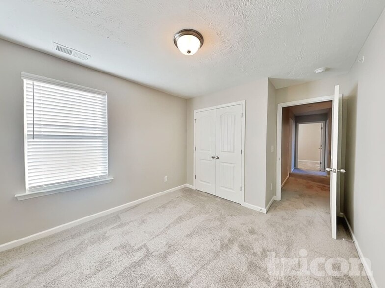 Building Photo - 143 Edgefield Ct