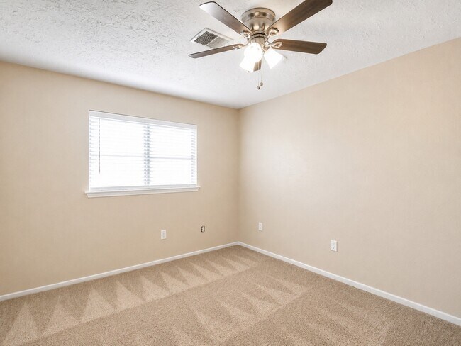 Building Photo - 2506 Radcliffe Dr