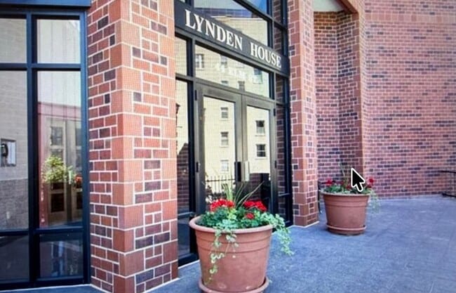 Building Photo - 44 Elm St