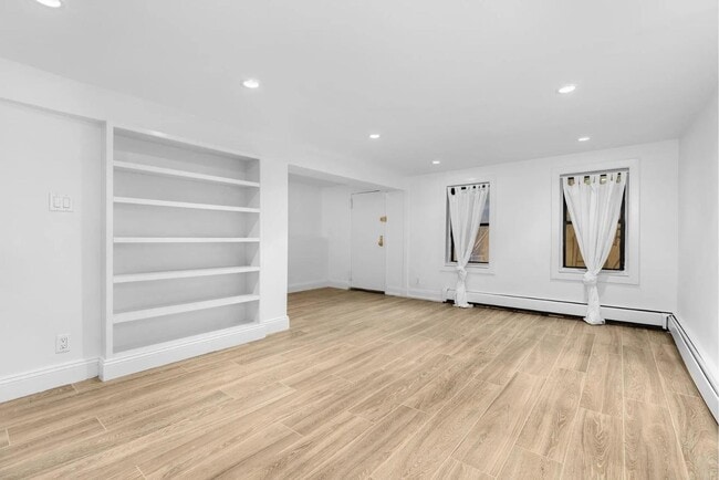 Building Photo - 743 Union St