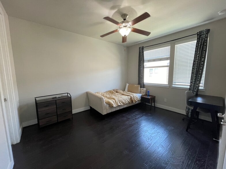 Building Photo - 2009 Patterson St