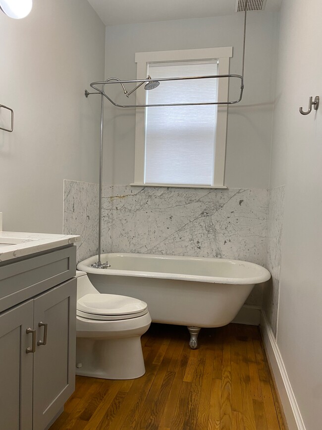 Full Bathroom with clowfoot tub - 4809 Calvert Rd