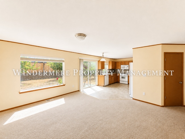 Building Photo - 3005 NE Yale Way
