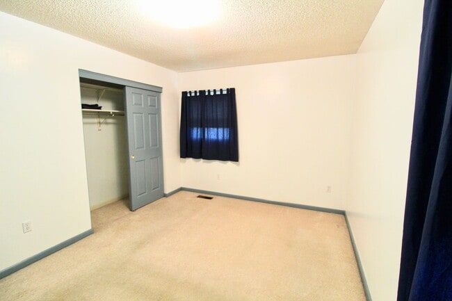 Building Photo - For Rent: Spacious Ranch-Style Home with S...