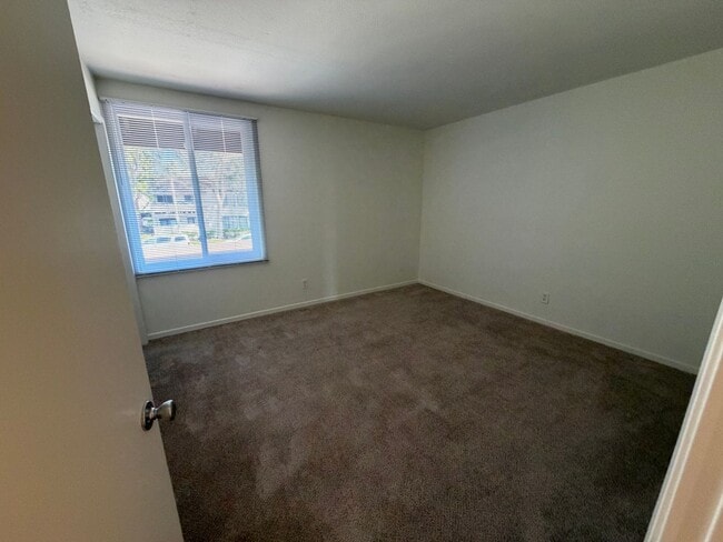 Building Photo - 800-806 S Park Hyde St