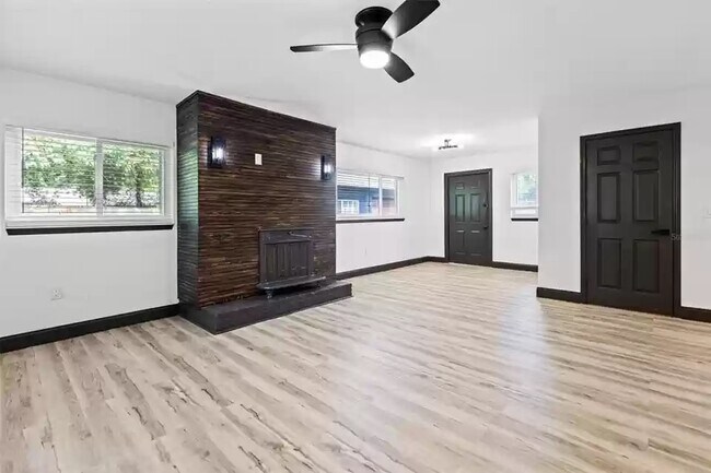 Living room v3 - 9511 N Dartmouth Ave