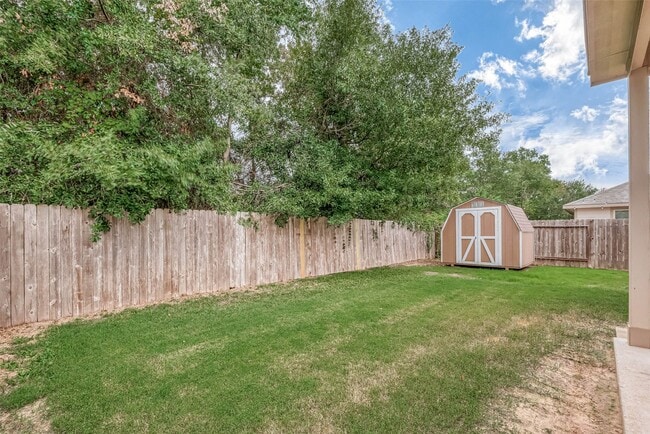 Building Photo - 2261 Oak Cir Dr N