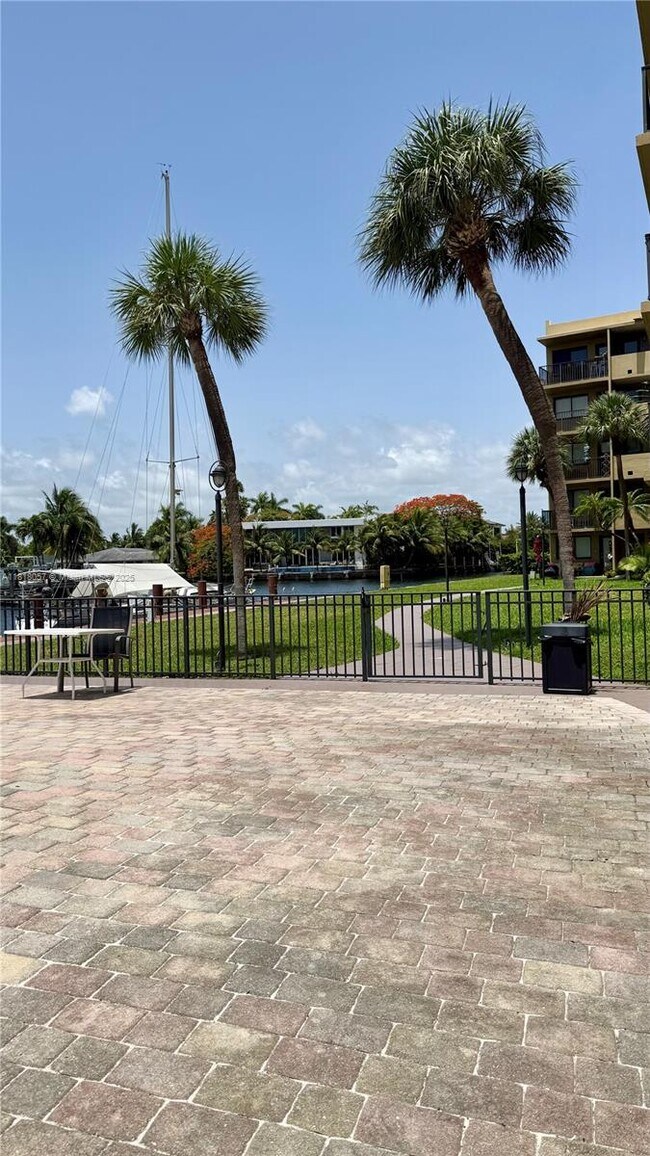 Building Photo - 301 Golden Isles Dr