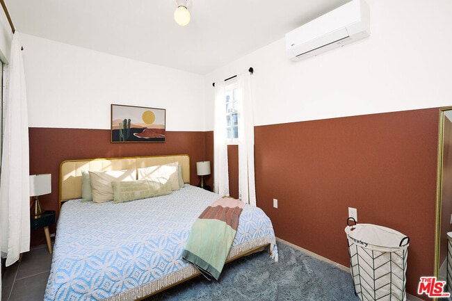 Building Photo - 818 Palms Blvd