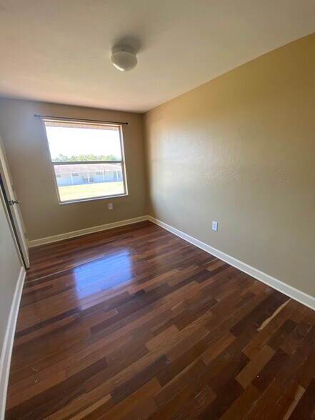 2nd floor bedroom 1 - 5344 Caldwell St