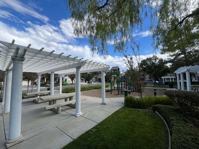 Building Photo - 28958 Newport Rd