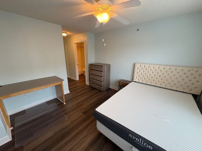 Building Photo - 731 Harts Cove Way