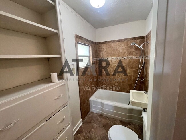 Building Photo - 2538 S 600 E