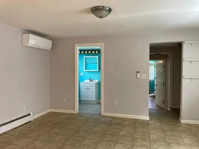 Building Photo - 71 Hickok St