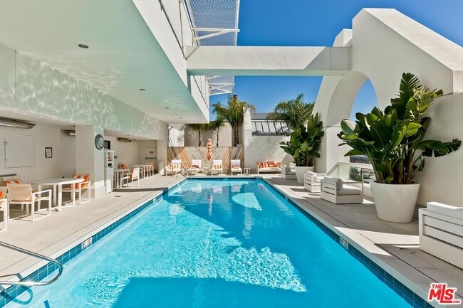 Building Photo - 10520 Wilshire Blvd